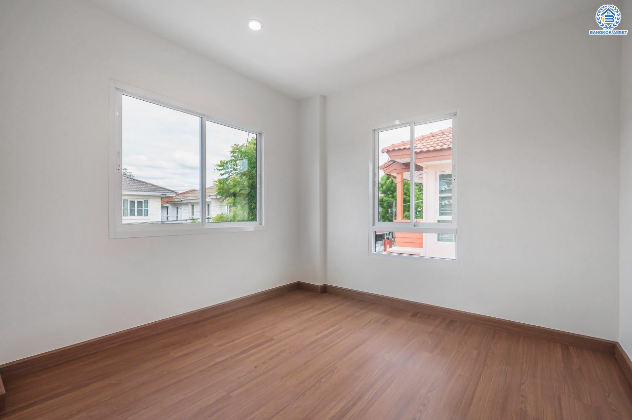 บ้านมือสองตกแต่งใหม่ โครงการ ชัยพฤกษ์ ติวานนท์-ราชพฤกษ์1 เนื้อที่ 51.30 ตร.ว. ฟังก์ชัน 3 ห้องนอน 2 ห้องน้ำ จอดรถได้ 1 คัน บรรยากาศเงียบสงบเป็นส่วนตัว สิ่งอำนวยความสะดวกมากมาย! บนทำเลศักยภาพ หน้าโครงการติดถนนใหญ่ เชื่อมต่อถนนราชพฤกษ์ ใกล้จุดขึ้นทางด่วน "ศรีสมาน"...